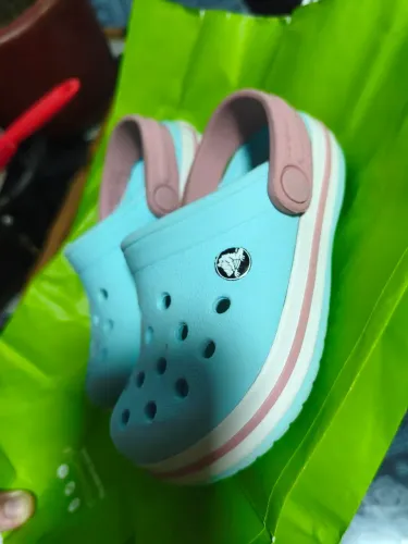 Vendo ou troco Crocs original C7