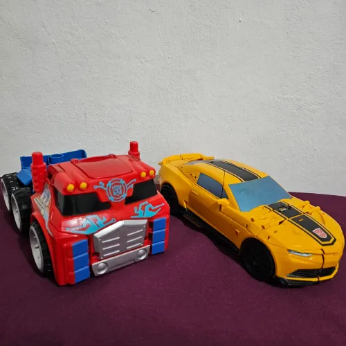 Boneco Bumblebee e Optimos - Hasbro