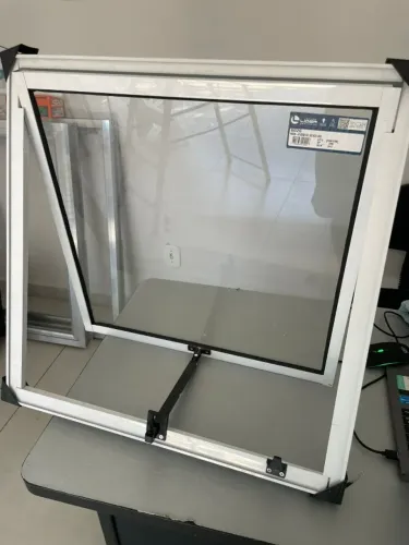 Vitrô Maxim-Ar Sem Grade em Alumínio Branco Med. 0,60 x 0,60