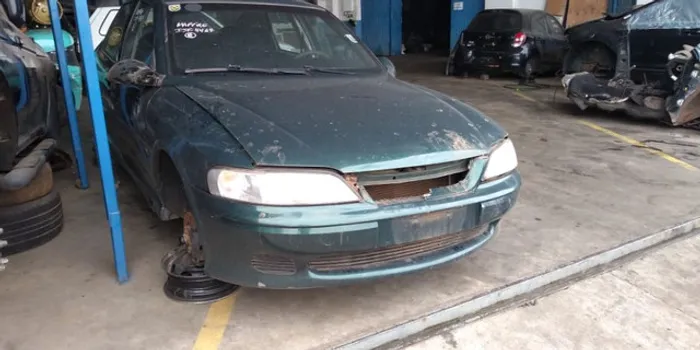 Vectra 2.2 ano 2000 para retirada de peça (sucata)
