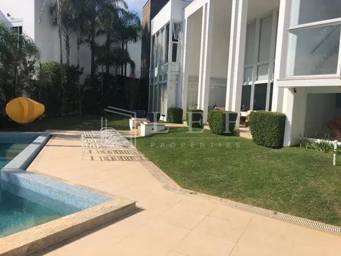 Condomínio Fechado - Aldeia da Serra 950m² área útil.