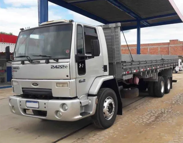 Caminhão Ford cargo 2422 Carroceria 