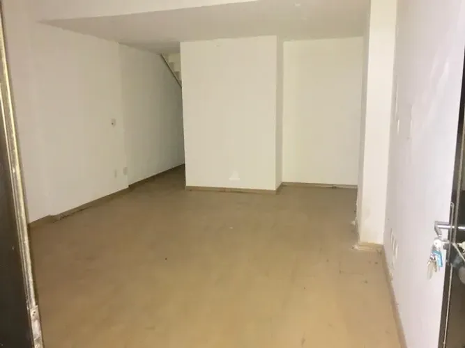 Loja alugada à venda na Avenida Raja Gabaglia