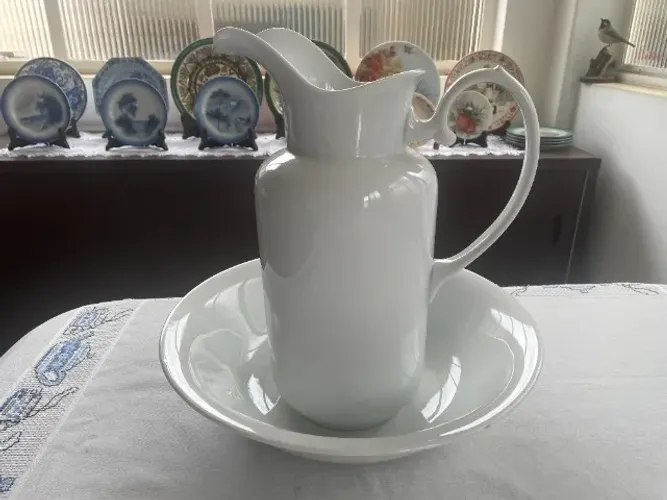 Lindissima jarra com bacia em porcelana branca