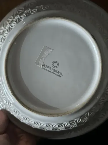 Bowl de cerâmica branco com design floral