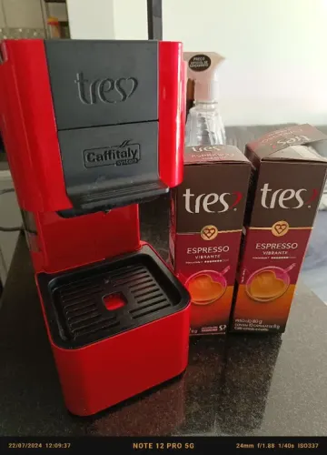 Cafeteira 3 corações grátis cápsulas espresso.