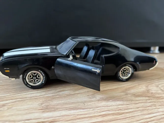 Miniatura 1:18 Burago, Maisto, ERTL 