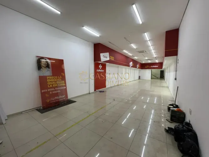 Prédio comercial para locação de 230m² | 03 banheiros e 02 vagas de garagem | Centro - São