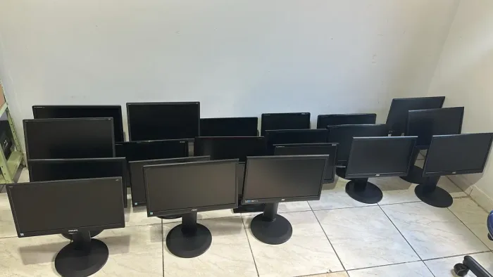 monitor de 19 polegadas 350,00 cada de qualidade marca boa com garantia loja