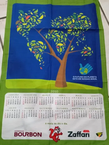 Pano de prato decorativo antigo em formato de calendário em tecido de2010