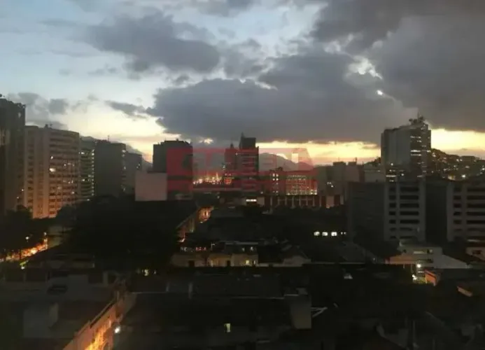 Apartamento mobiliado, 1 quarto com suíte- Centro