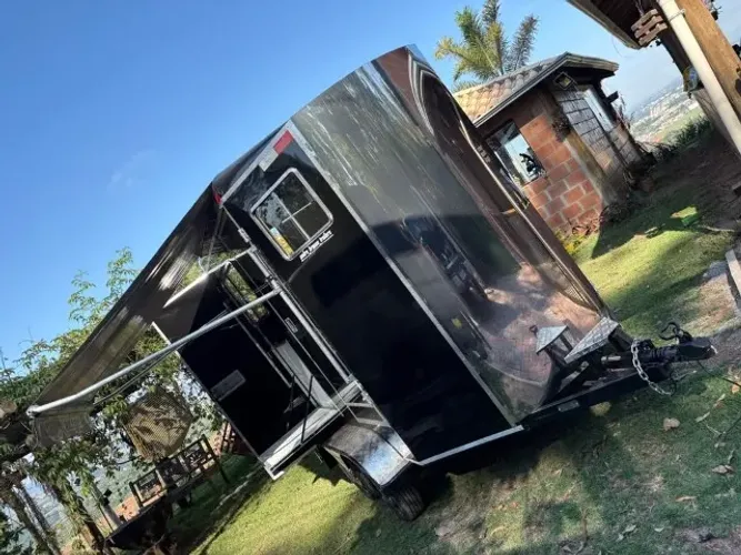 Reboque 2 Cavalos Luxo Fechado