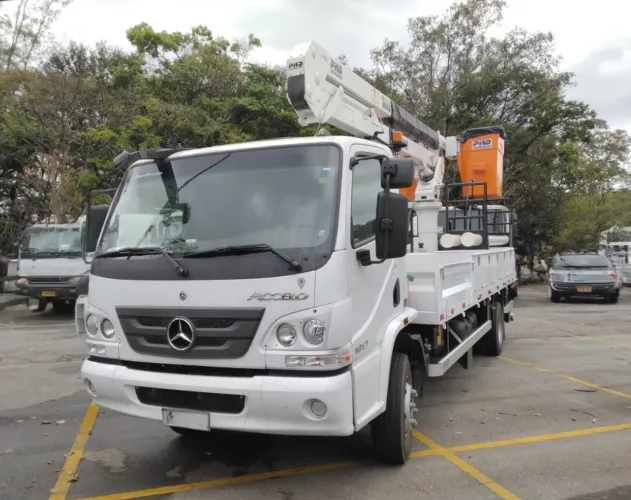 MB Accelo 1017 ano 2024 com Cesto Aéreo duplo, em SP