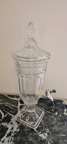 Bebedouro de Vidro Elegante com Torneira