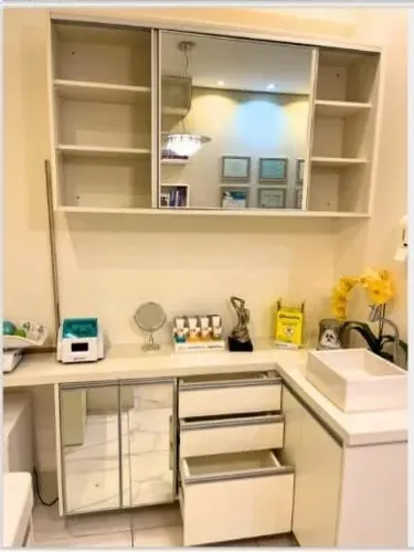 Vendo armário completo. Super resistente. *