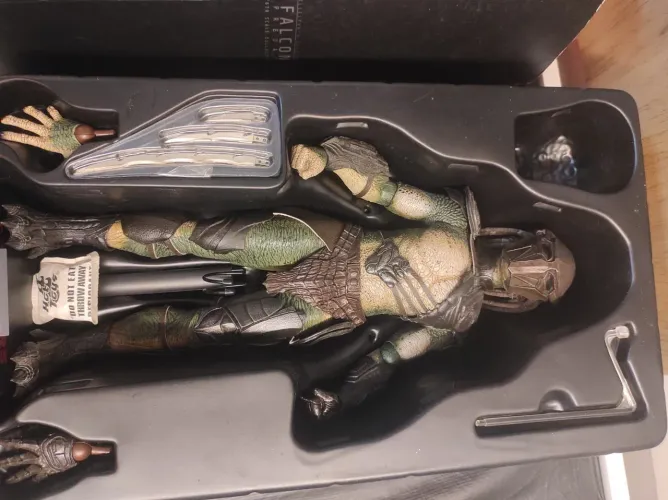 Action Figure Predator Falcon Falconer 1/6 Hot Toys