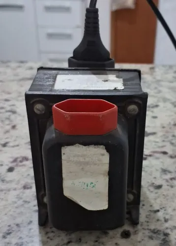 Vende-se transformador 220V para 110V