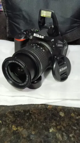 NIKON D5600 maquina fotgrafica digital  38 clicks