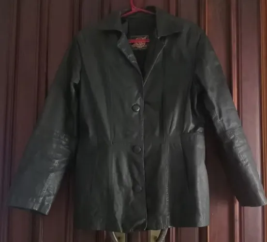 Casaco Jaqueta Blazer 100% couro Leporello Feminino Desapego Usado em otimo estado