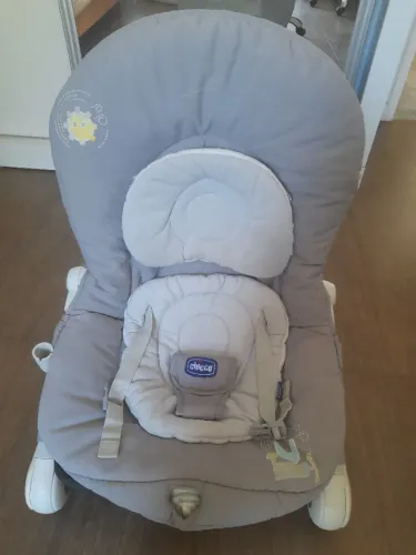 Cadeira espreguiçadeira vibratória e musical Chicco Balloon cor cinza