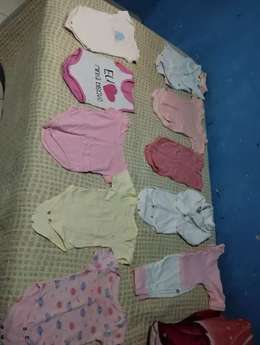 Lotinhos de roupinhas de bebê menina 