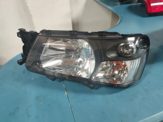 FAROL Subaru Forester 2003/2005 lado esquerdo 