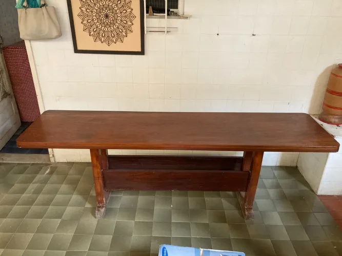 Mesa de madeira maciça