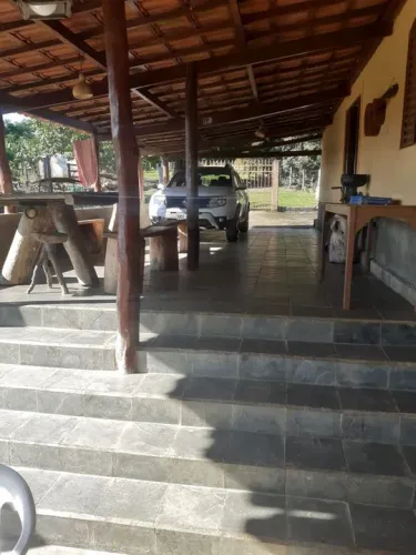 Sítio em cascalho rico 