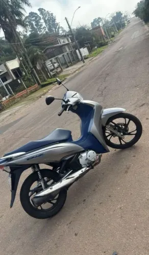 Biz 125 partida e freio a disco rodas de liga pneus novos.