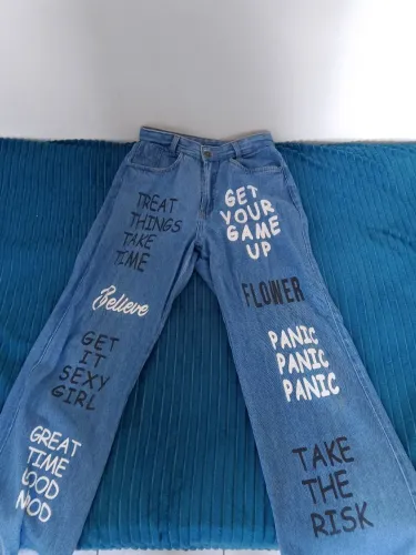 Calça Jeans Wide Leg Feminina com Estampa de Frases - Tamanho 38