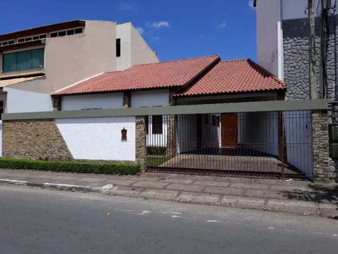 Casa com 3 dormitórios à venda, 150 m² por R$ 850.000,00 - Parque Turf Club - Campos dos G