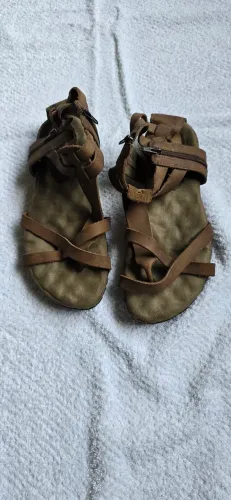 Sandálias de Couro Marrom AYE-AYE- Conforto e Estilo