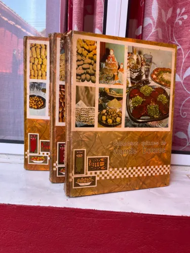 Livro de receitas antigo Saborosos Quitutes da Mamãe Dolores volume 1,2,3