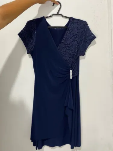 Vestido azul de renda