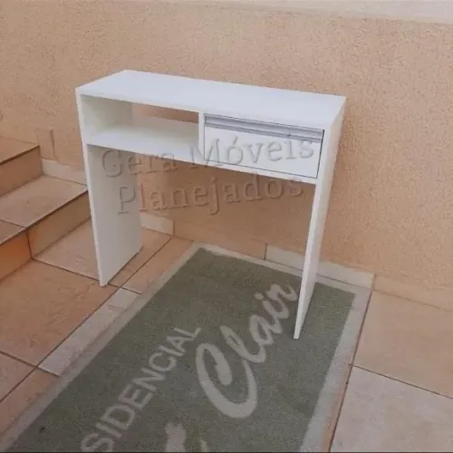 Mesa branca com gaveta - Design moderno