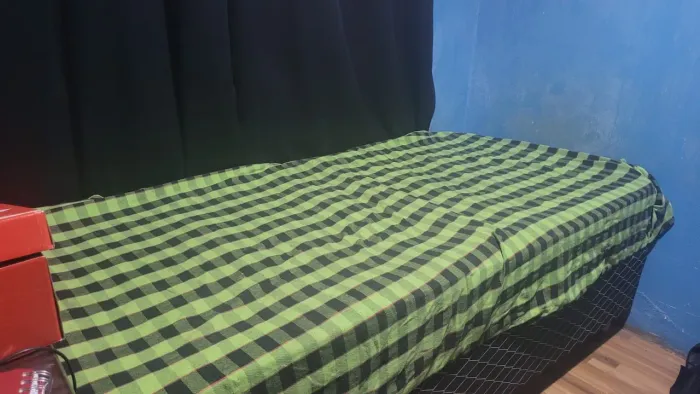Cama de solteiro em excelente estado