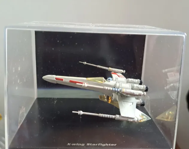 Miniatura Star Wars X-Wing Starfighter
