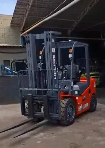 EMPILHADEIRA HELI MODELO : CPQD35 ANO : 2025 - 0KM TORRE : TRIPLEX 4,7 MTRS COM DESLOCADOR