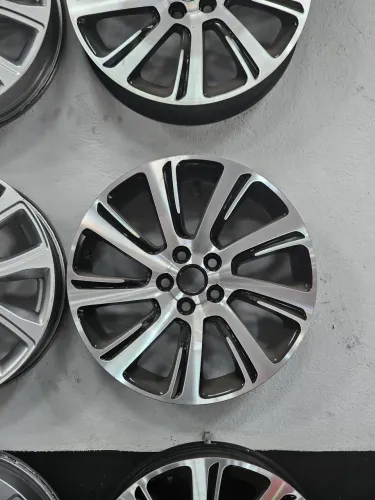 Jogo de roda original Discovery aro 18 5x108