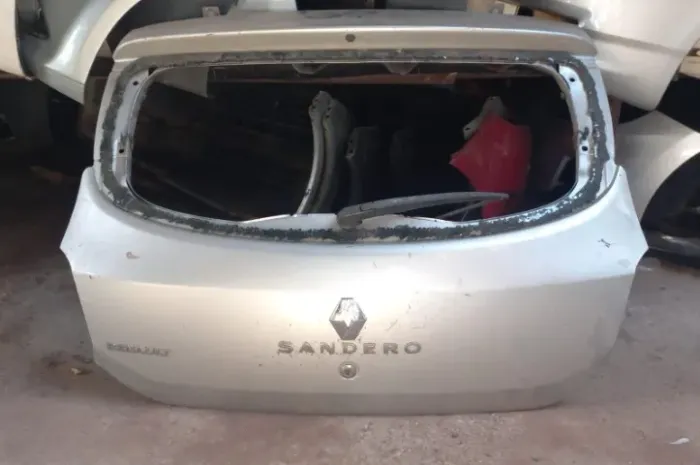 TAMPA TRASEIRA SANDERO 2015