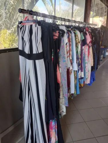 OPORTUNIDADE: ROUPAS E CALÇADOS PARA BRECHÓ IMPECÁVEIS 