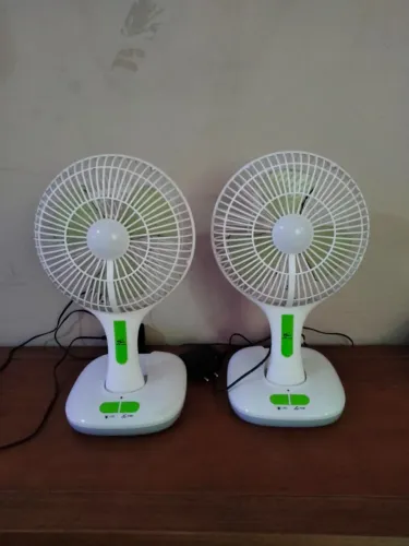 2 Mini Ventiladores 20cm com iluminação 110v Ler anúncio