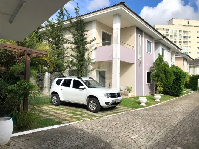 Condomínio com 4 quartos à venda em Buraquinho - BA