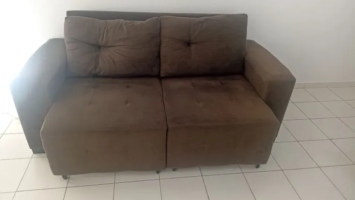 Sofá em bom estado de conservação