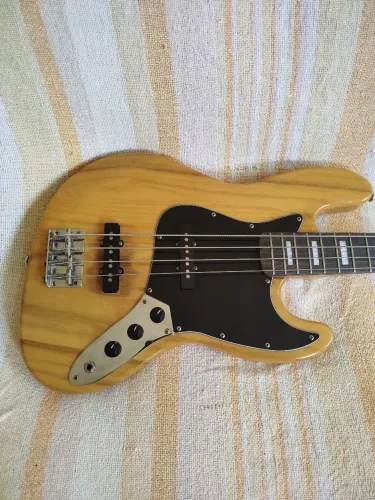 Baixo Jazz Bass logo Fender 