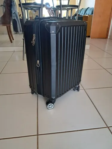 Mala de Viagem Preta Rígida - Semi-Nova (Usada apenas 1 vez!) + Extensor
