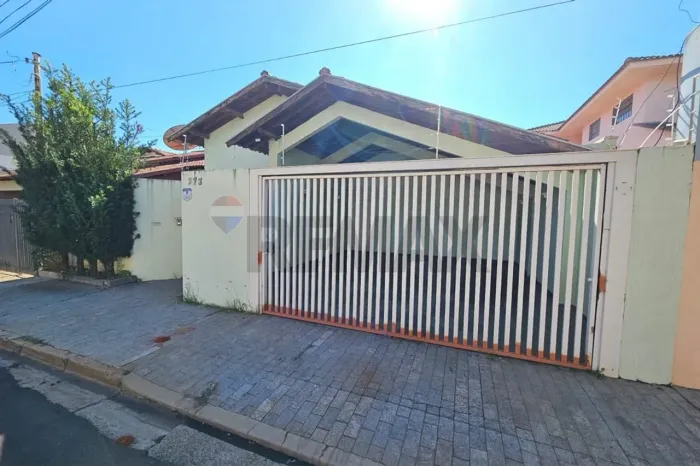 Casa à Venda JD Arapuã em Lins-SP - R$ 550.000,00