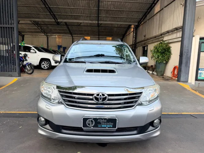 Toyota Hilux SW4 SRV D4-d 4X4 3.0 TDI Dies. AUT 2015