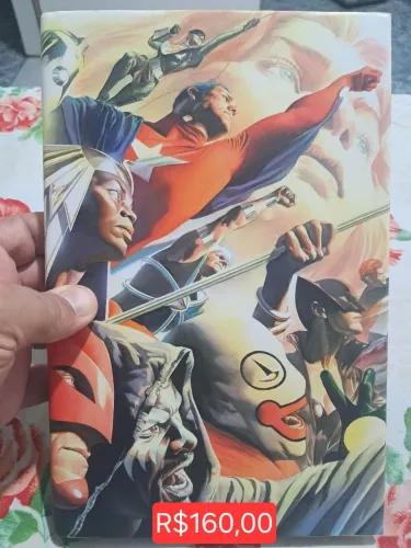 Astro City: Local Heroes (capa dura com sobrecapa)