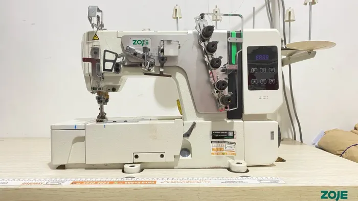 Vendo Máquina de Costura Galoneira!